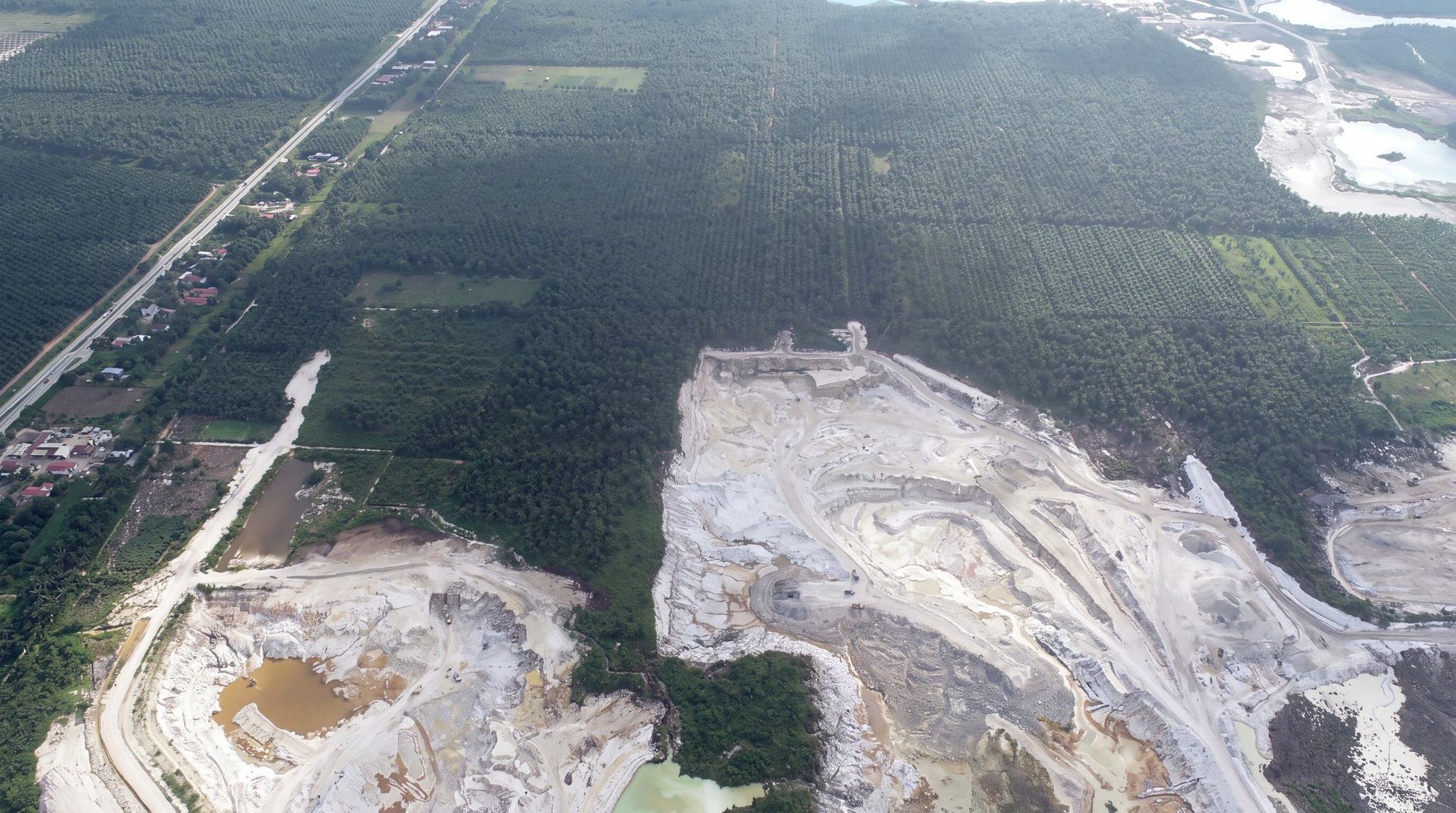 Pemandangan udara konsesi pasir dan mineral Bestari Jaya