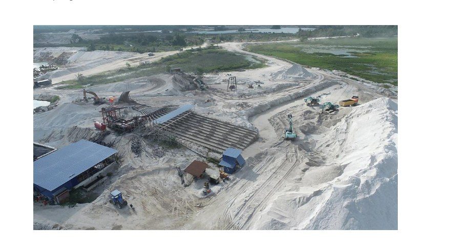 Timbunan pasir dari Lot 5170, dimuatkan dan dipadatkan sebelum dihantar kepada pelanggan
